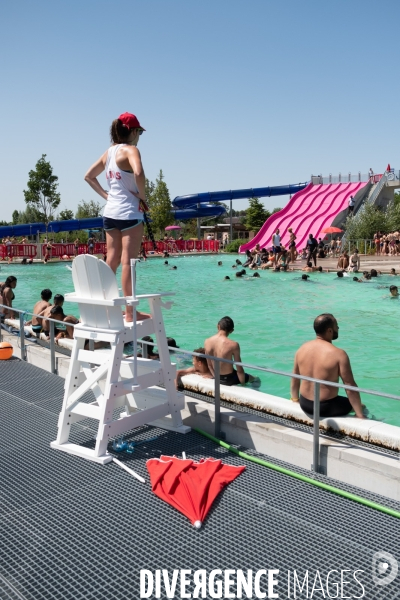 Un jour de canicule à la piscine écologique des murs à pêches de Montreuil.