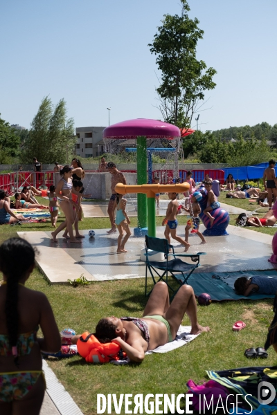 Un jour de canicule à la piscine écologique des murs à pêches de Montreuil.