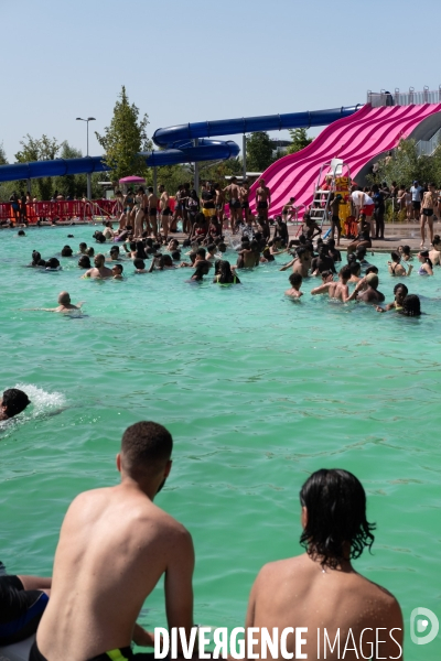 Un jour de canicule à la piscine écologique des murs à pêches de Montreuil.