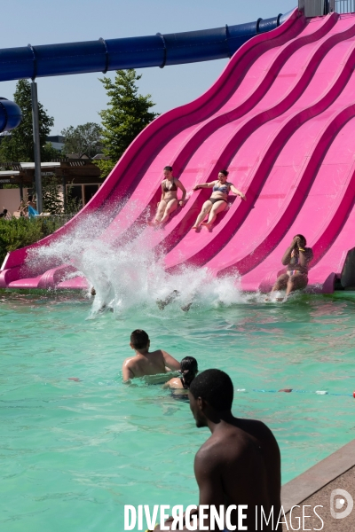 Un jour de canicule à la piscine écologique des murs à pêches de Montreuil.