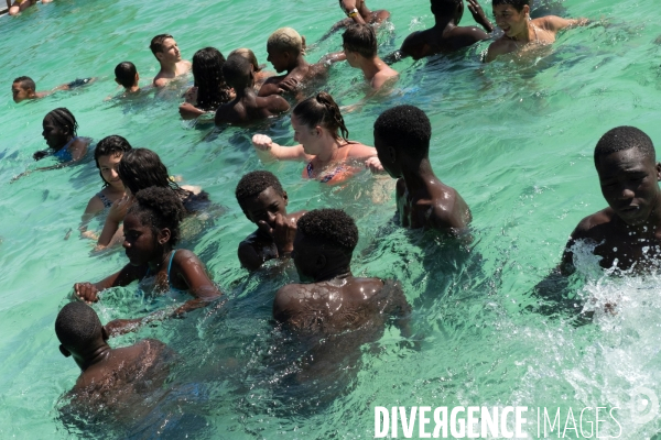 Un jour de canicule à la piscine écologique des murs à pêches de Montreuil.