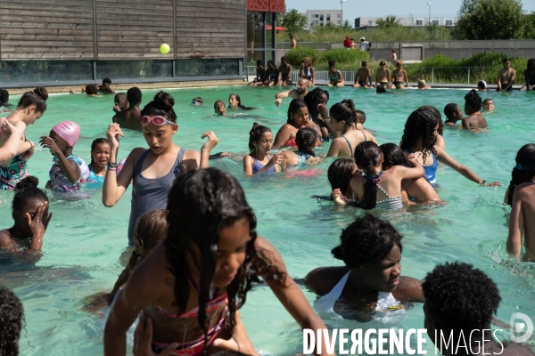 Un jour de canicule à la piscine écologique des murs à pêches de Montreuil.