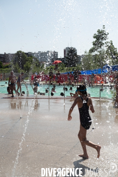 Un jour de canicule à la piscine écologique des murs à pêches de Montreuil.