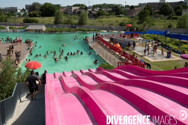 Un jour de canicule à la piscine écologique des murs à pêches de Montreuil.