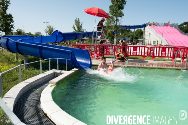 Un jour de canicule à la piscine écologique des murs à pêches de Montreuil.