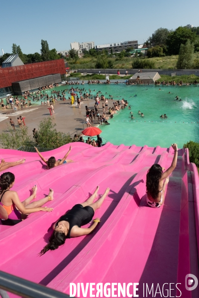 Un jour de canicule à la piscine écologique des murs à pêches de Montreuil.