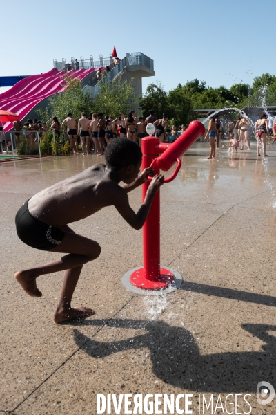 Un jour de canicule à la piscine écologique des murs à pêches de Montreuil.