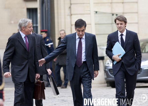 Reunion a matignon avec les banques sur les suites du sommet europeen et sur le financement de l economie