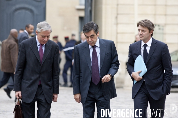 Reunion a matignon avec les banques sur les suites du sommet europeen et sur le financement de l economie