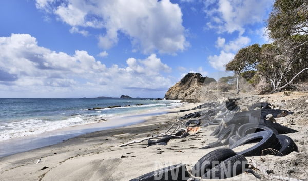 Des pneus en guise de barrière de protection du littoral