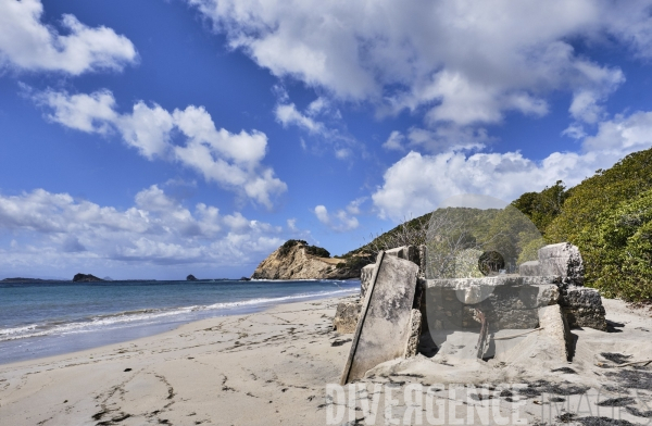 Des pneus en guise de barrière de protection du littoral