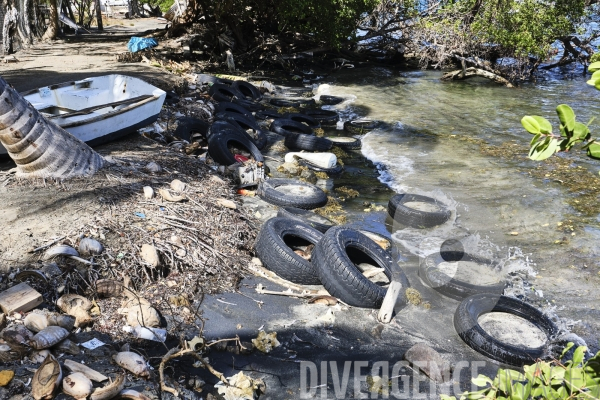 Des pneus en guise de barrière de protection du littoral