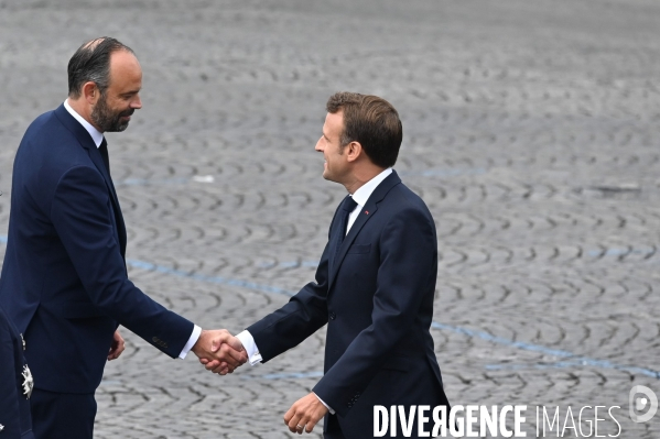 La tribune officielle. Défilé militaire du 14 juillet.