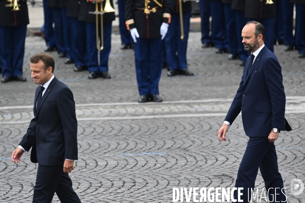 La tribune officielle. Défilé militaire du 14 juillet.