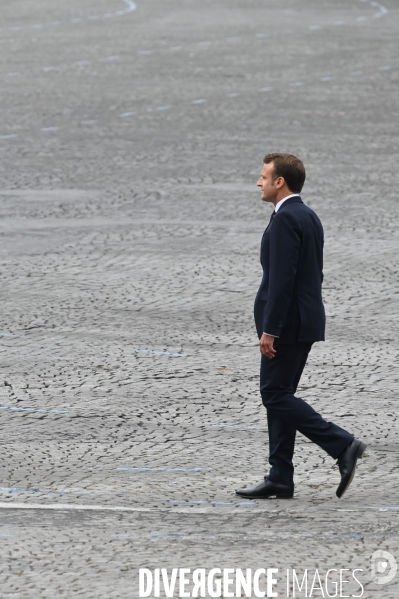 La tribune officielle. Défilé militaire du 14 juillet.