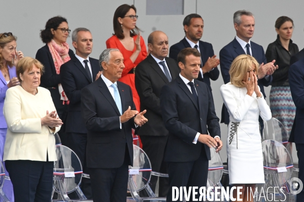 La tribune officielle. Défilé militaire du 14 juillet.