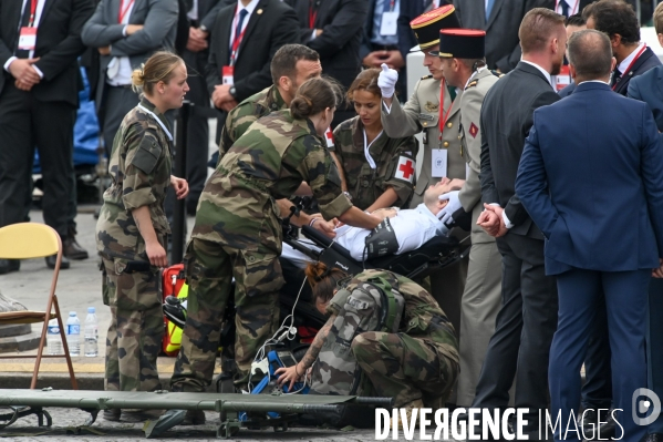 La tribune officielle. Défilé militaire du 14 juillet.