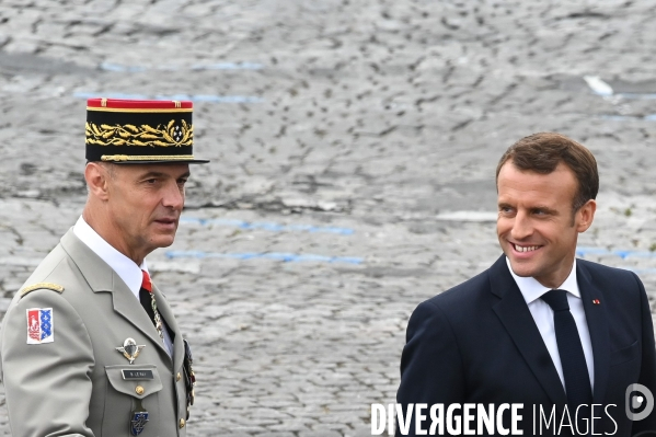 La tribune officielle. Défilé militaire du 14 juillet.