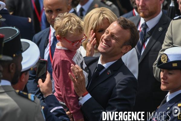 La tribune officielle. Défilé militaire du 14 juillet.