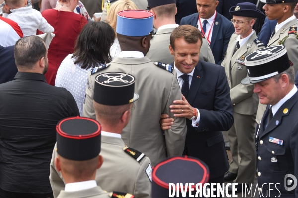 La tribune officielle. Défilé militaire du 14 juillet.