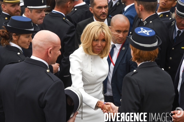 La tribune officielle. Défilé militaire du 14 juillet.