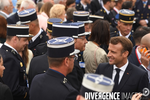 La tribune officielle. Défilé militaire du 14 juillet.