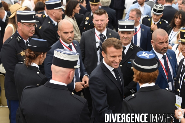 La tribune officielle. Défilé militaire du 14 juillet.