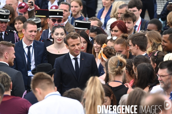 La tribune officielle. Défilé militaire du 14 juillet.