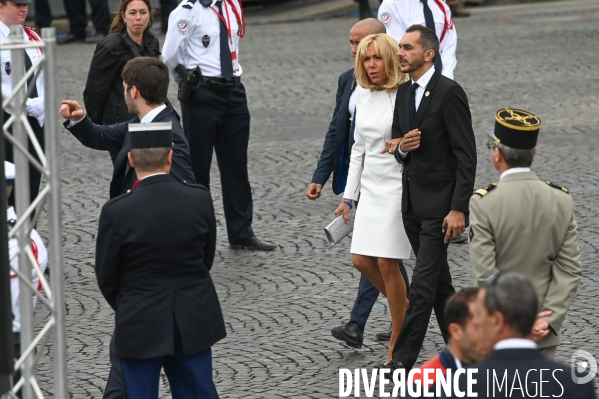 La tribune officielle. Défilé militaire du 14 juillet.