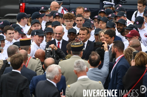 La tribune officielle. Défilé militaire du 14 juillet.