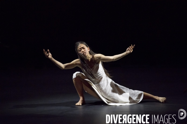 Outwitting the devil de akram khan