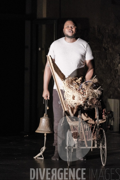 Histoire(s) du théâtre II / Faustin Linyekula / Festival d Avignon
