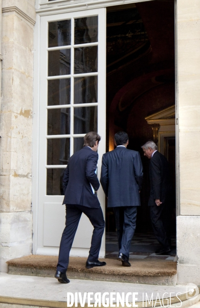 Reunion a matignon avec les banques sur les suites du sommet europeen et sur le financement de l economie