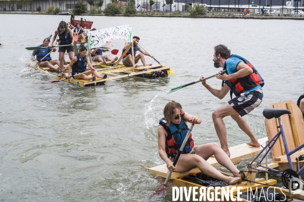 Course de radeaux sur canal de l ourcq a pantin.