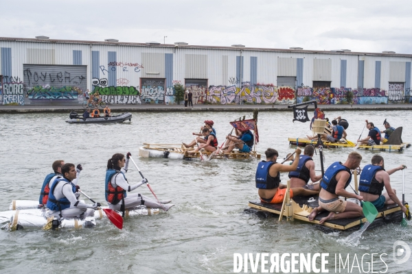 Course de radeaux sur canal de l ourcq a pantin.