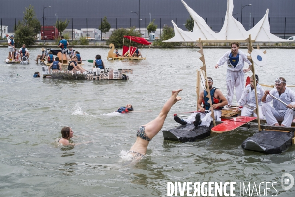 Course de radeaux sur canal de l ourcq a pantin.