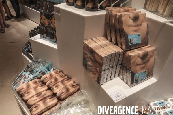 Merchandising la joconde a la boutique du louvre