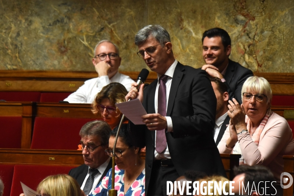 Assemblée nationale.  Questions au gouvernement.