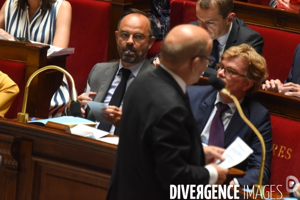 Assemblée nationale.  Questions au gouvernement.