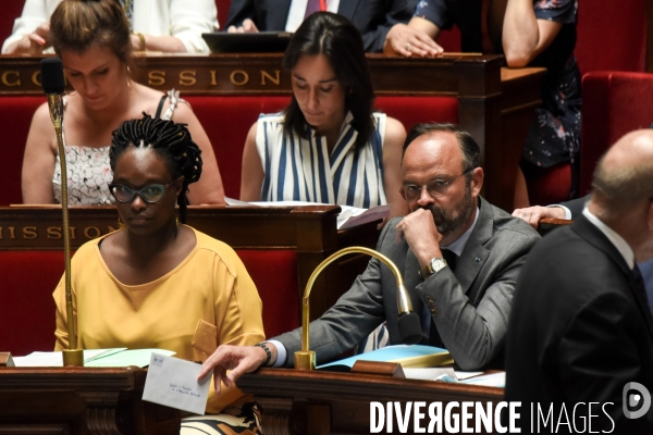 Assemblée nationale.  Questions au gouvernement.