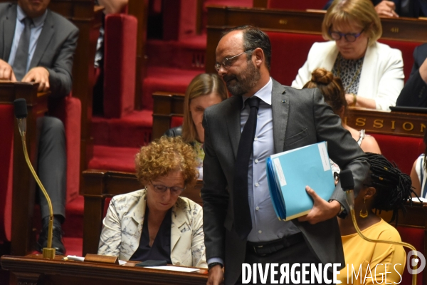 Assemblée nationale.  Questions au gouvernement.