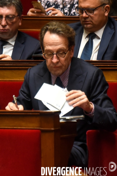 Assemblée nationale.  Questions au gouvernement.