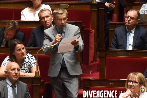 Assemblée nationale.  Questions au gouvernement.