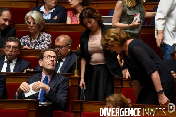 Assemblée nationale.  Questions au gouvernement.