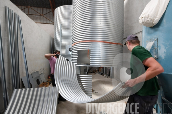 Au jour le jour avec Vincent, jeune agriculteur, eleveur de porcs bio en plein air 5/ Construction Silos