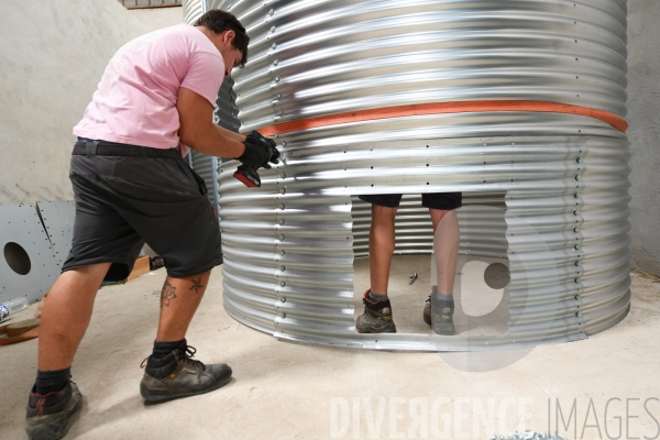 Au jour le jour avec Vincent, jeune agriculteur, eleveur de porcs bio en plein air 5/ Construction Silos