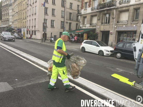 Collecte des dechets dans les poubelles de rues