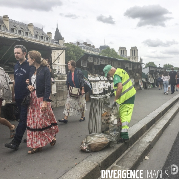 Collecte des dechets dans les poubelles de rues