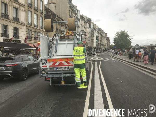 Collecte des dechets dans les poubelles de rues