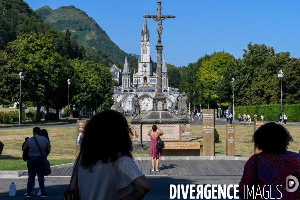 Lourdes foi et business